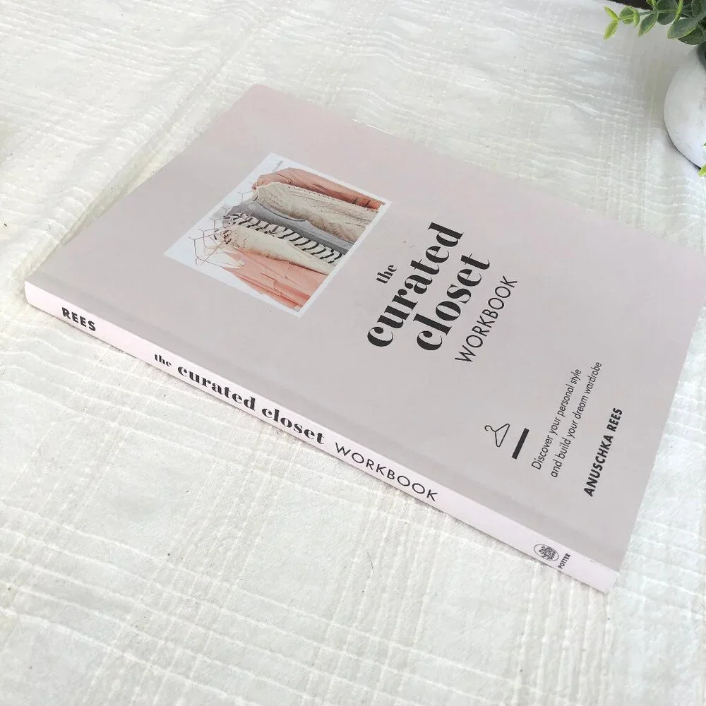 The Curated Closet with companion workbook by Anuschka Rees, paperback